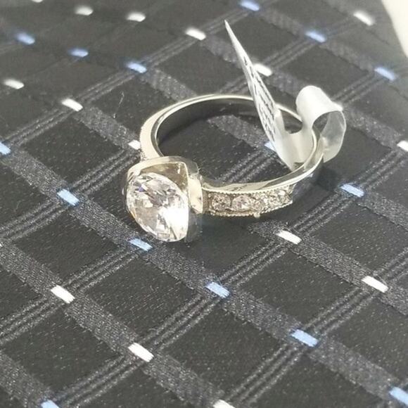 New‎ stainless steel ring with CZs size 7 - Picture 3 of 7